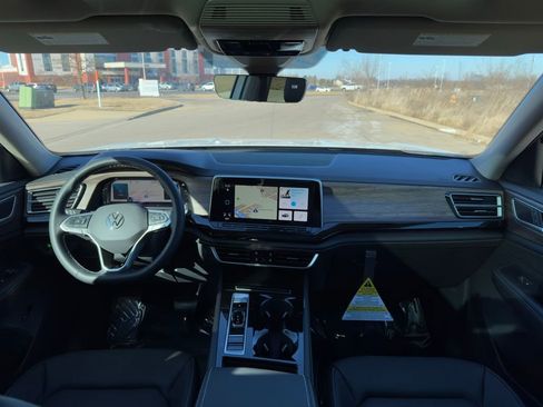Used 2025 Volkswagen Atlas SEL AWD/4WD image 25
