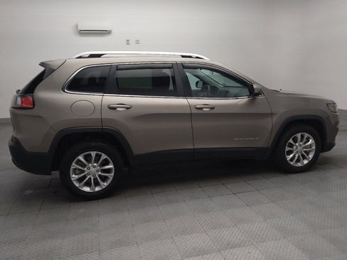 Used 2019 Jeep Cherokee Latitude w/ Cold Weather Group FWD image 10