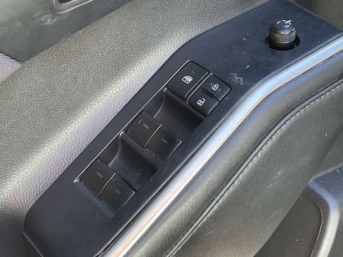 Used 2022 Toyota Highlander LE FWD image 17