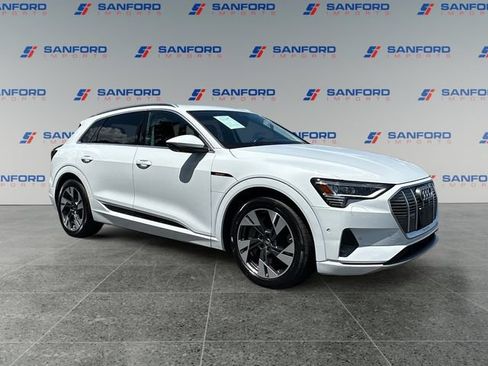 Used 2023 Audi e-tron Premium Plus w/ Premium Plus Package AWD/4WD image 7