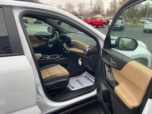 New 2026 Chevrolet Equinox ACTIV w/ Convenience Package III image 11