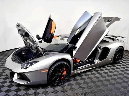 Used 2014 Lamborghini Aventador LP 700-4 image 2