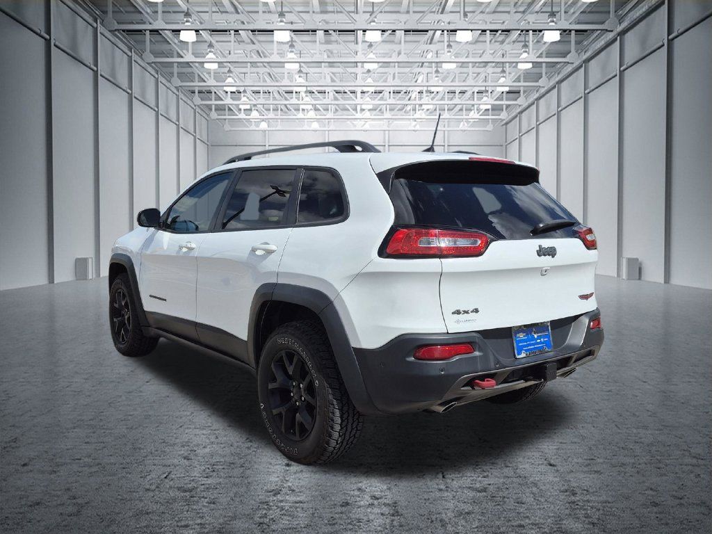 Used 2017 Jeep Cherokee Trailhawk AWD/4WD image 3
