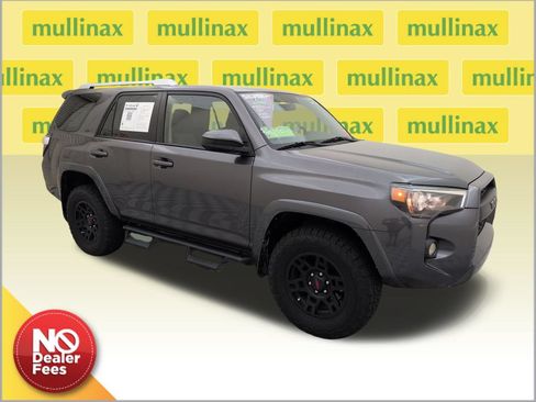 Used 2018 Toyota 4Runner SR5 AWD/4WD image 1