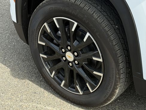 New 2026 Chevrolet Traverse LT w/ Sun and Wheel Package AWD/4WD image 31