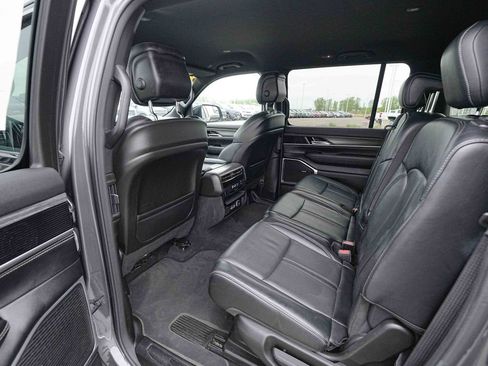 Used 2024 Jeep Wagoneer L Series II w/ Flexible Seating Group AWD/4WD image 18