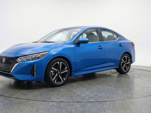 Used 2025 Nissan Sentra SV FWD image 3