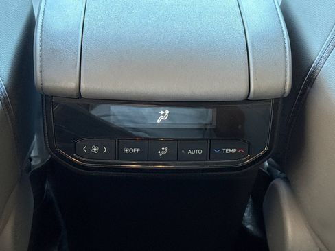 Used 2023 Toyota Highlander XLE FWD image 20