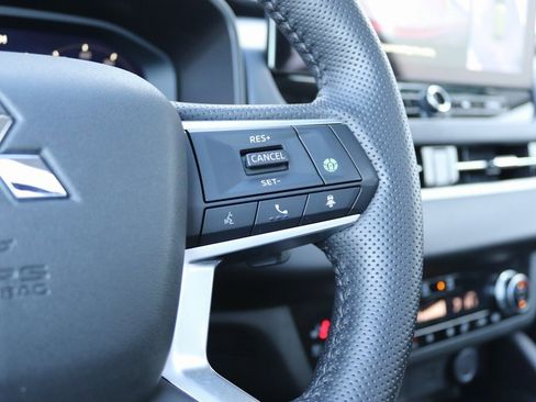 Used 2025 Mitsubishi Outlander SEL image 8