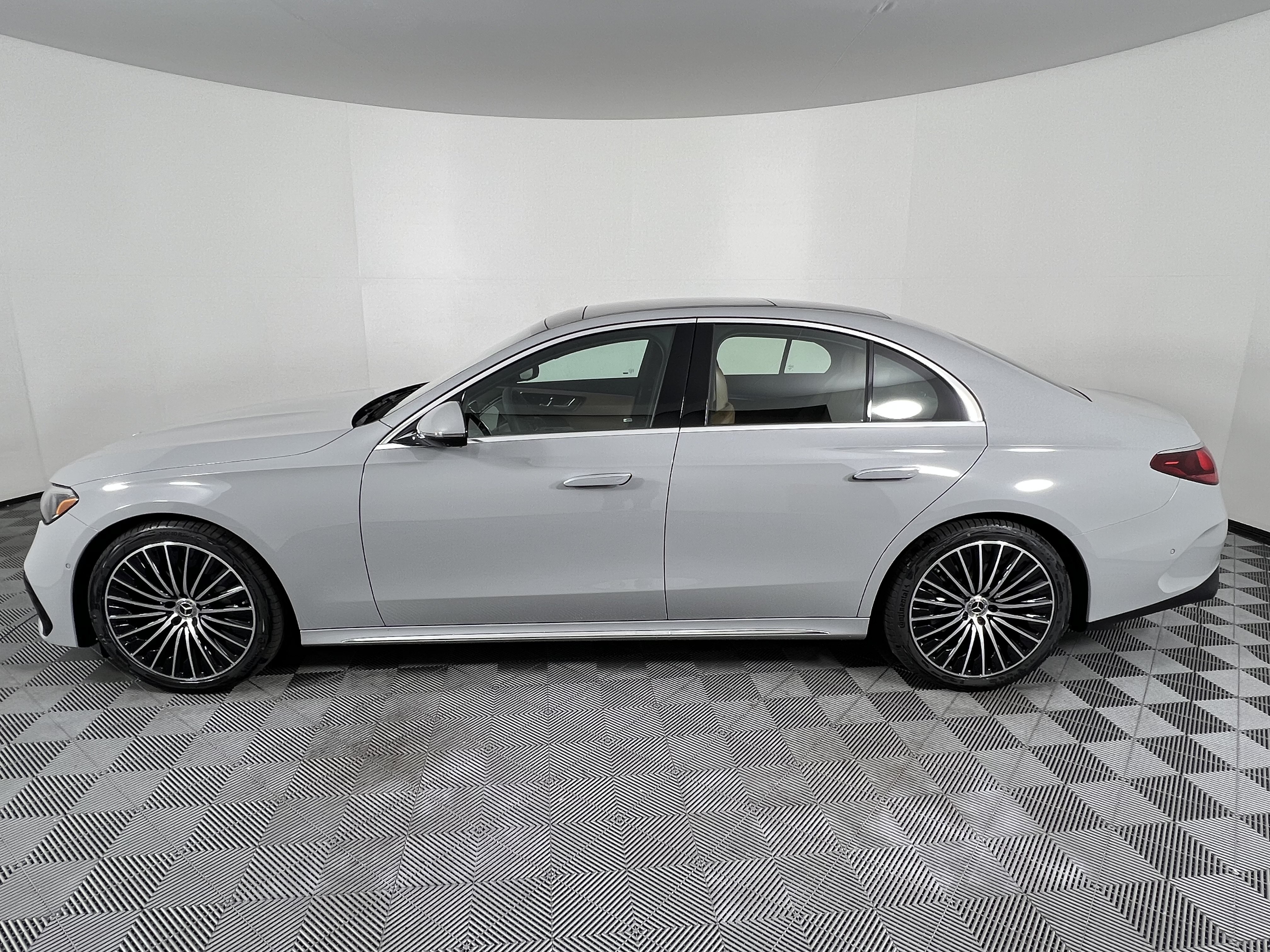 New 2026 Mercedes-Benz E 350 4MATIC Sedan image 9