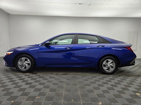 Used 2025 Hyundai Elantra SE image 11