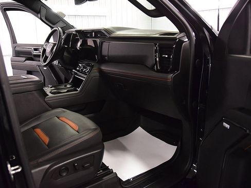 Used 2024 GMC Sierra 2500 AT4 w/ AT4 Preferred Package image 32