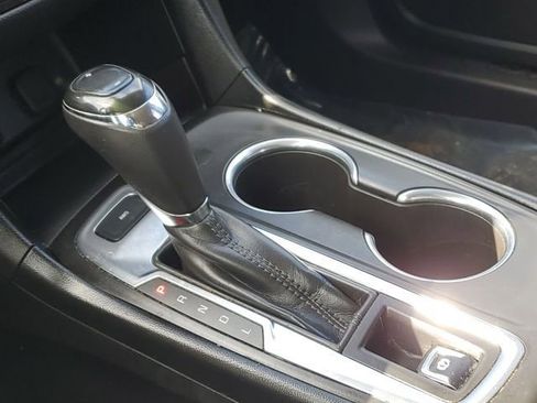 Used 2018 Chevrolet Equinox LT image 19