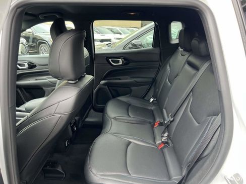 Used 2026 Jeep Compass Limited AWD/4WD image 10