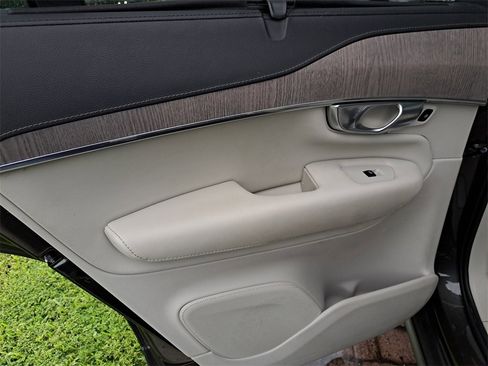 Used 2022 Volvo XC90 T6 Inscription w/ Advanced Package image 12