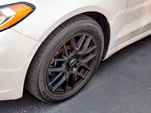 Used 2019 Ford Fusion SE FWD image 22