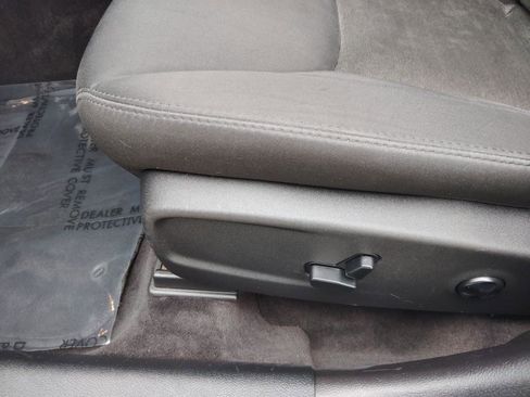 Used 2018 Chrysler 300 Touring w/ Driver Convenience Group image 15