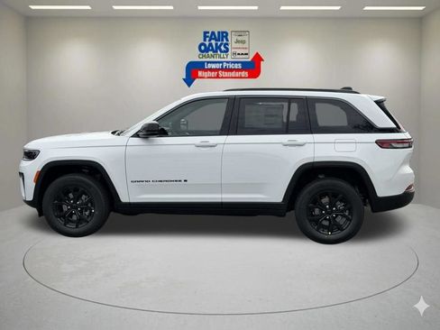 New 2026 Jeep Grand Cherokee Altitude AWD/4WD image 9