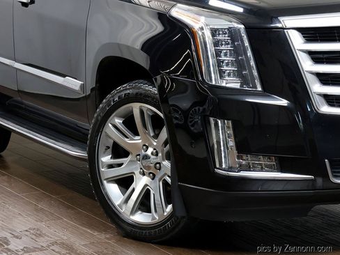 Used 2018 Cadillac Escalade Premium Luxury AWD/4WD image 3