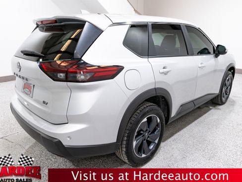 Used 2024 Nissan Rogue SV FWD image 5