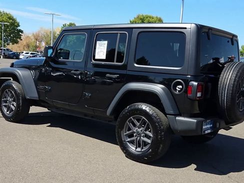 Used 2025 Jeep Wrangler Unlimited Sport AWD/4WD image 6