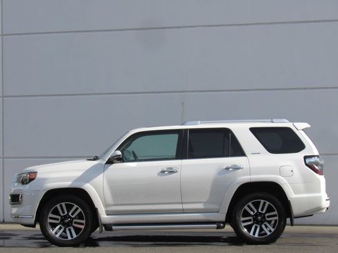 Used 2016 Toyota 4Runner Limited AWD/4WD image 4
