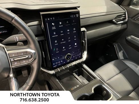 Used 2024 GMC Acadia Elevation image 12