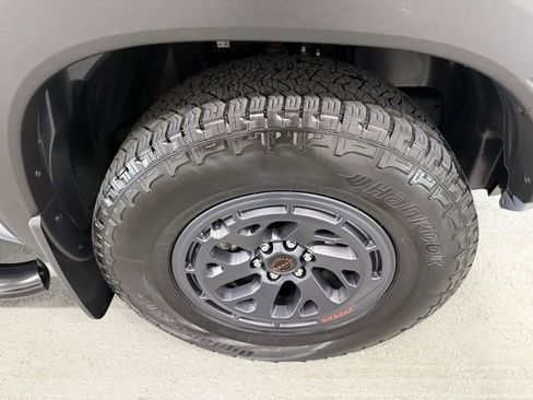 Used 2025 Nissan Frontier PRO-4X w/ Pro Convenience Package image 4