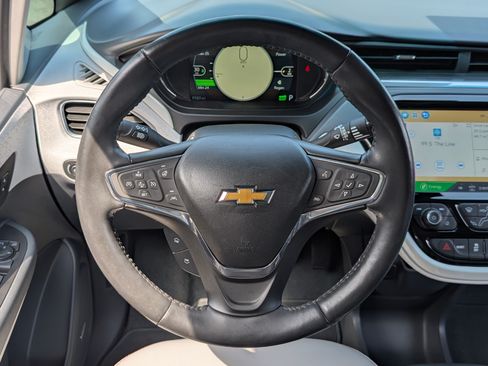 Used 2019 Chevrolet Bolt Premier w/ Infotainment Package FWD image 23