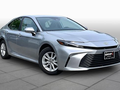 Used 2025 Toyota Camry LE AWD/4WD image 3