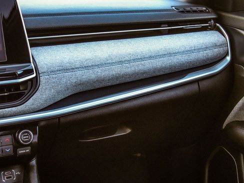 Used 2025 Jeep Compass Latitude w/ Sun & Sound Group image 17