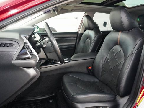 Used 2019 Toyota Camry XLE image 26