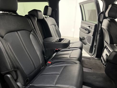 Used 2024 Jeep Wagoneer Series II w/ Flexible Seating Group AWD/4WD image 23
