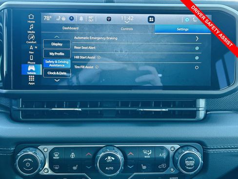 Used 2024 Jeep Gladiator Mojave w/ Technology Group image 7