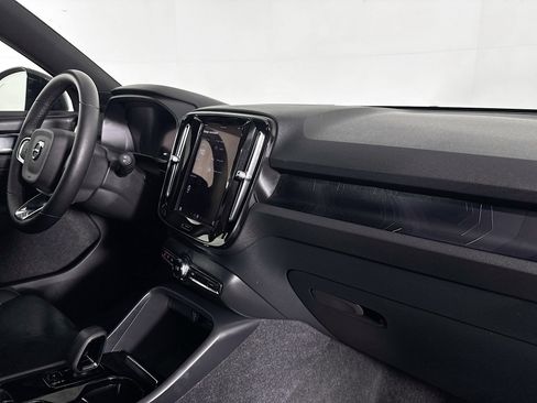 Used 2023 Volvo XC40 Recharge Plus image 51