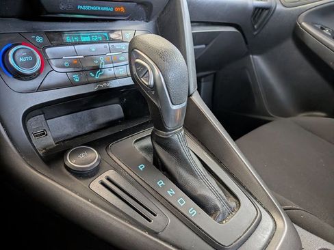 Used 2017 Ford Focus SEL image 11