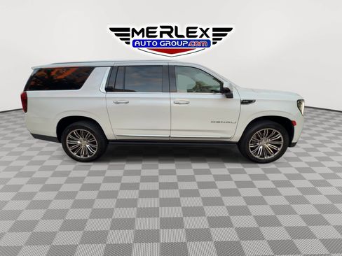 Used 2022 GMC Yukon XL Denali w/ Advanced Technology Package AWD/4WD image 9