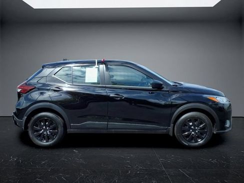 Certified 2025 Nissan Kicks Play S FWD image 2
