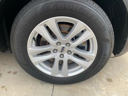 Used 2018 Ford Explorer XLT w/ Equipment Group 202A AWD/4WD image 11