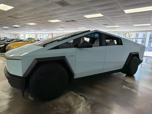 Used 2024 Tesla Cybertruck AWD Crew Cab image 6