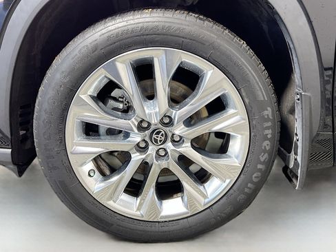 Used 2023 Toyota Highlander Limited image 14