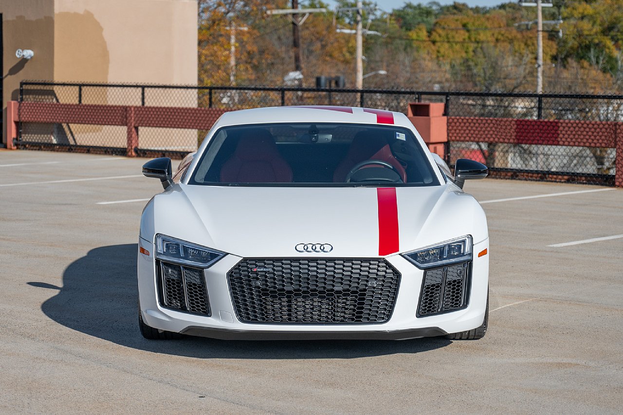 Used 2018 Audi R8 V10 w/ Premium Package RWD image 12