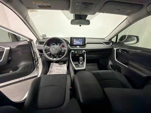 Used 2020 Toyota RAV4 LE FWD image 18
