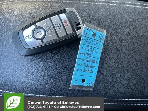 Used 2021 Ford Escape Titanium AWD/4WD image 23