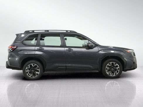 Used 2025 Subaru Forester Premium AWD/4WD image 6