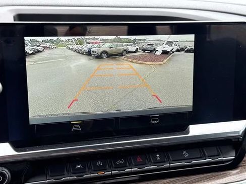 Used 2022 Chevrolet Silverado 1500 LT AWD/4WD image 36