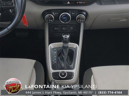 Used 2021 Hyundai Venue SEL image 25