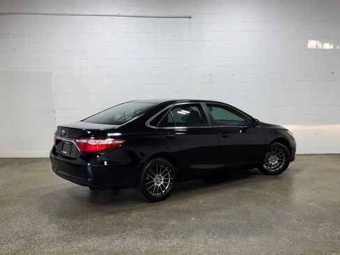 Used 2017 Toyota Camry LE FWD image 3