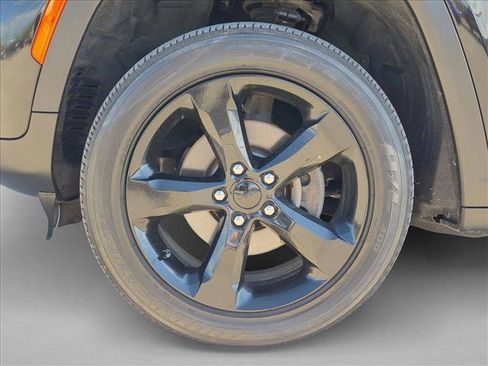 Used 2023 Jeep Grand Cherokee Altitude AWD/4WD image 23
