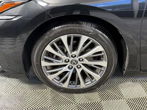 Used 2019 Lexus ES 300h w/ Premium Package FWD image 18